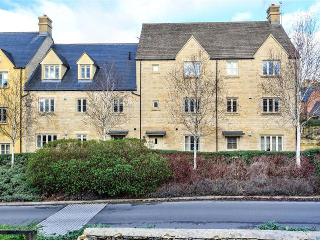 Cross Close, Cirencester GL7, 2 bed flat to rent, £1,125 pcm | PrimeLocation