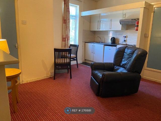 Cross Flatts Grove, Leeds LS11, Studio to rent, £545 pcm | PrimeLocation