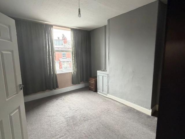 Cross Flatts Grove LS11, 2 bed terraced house to rent, £900 pcm | PrimeLocation
