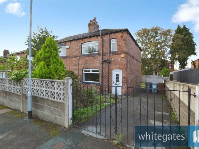 Cross Flatts Street, Leeds, West. 3 bed end of terrace house to rent £1,200 pcm £277 pw