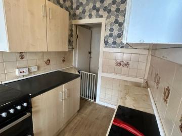 Cross Flatts Parade, Leeds LS11, 2 bed terraced house to rent, £950 pcm | PrimeLocation