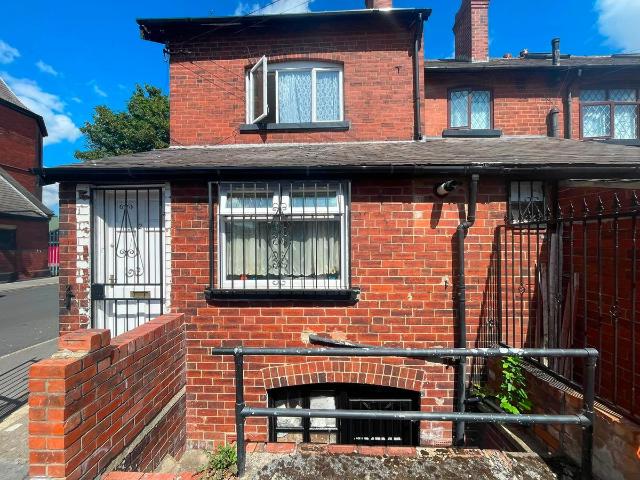 Cross Flatts Row, Leeds LS11, 1 bed flat to rent, £750 pcm | PrimeLocation