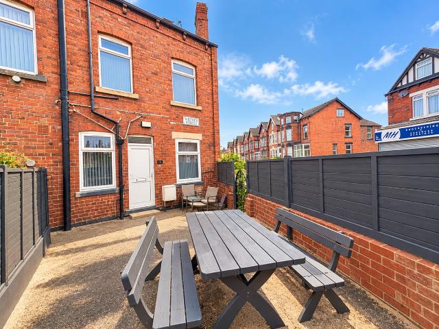 Cross Green Lane, Leeds LS15, 1 bed flat to rent, £850 pcm | PrimeLocation