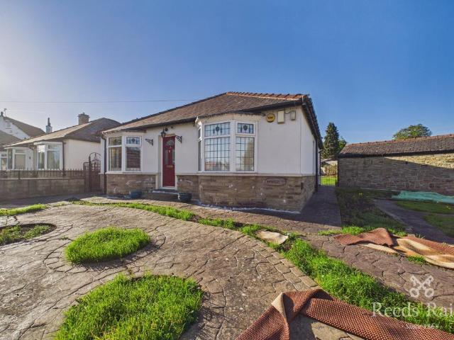 Cross Green Road, West Yorkshire HD5 3 bed bungalow to rent £1,300 pcm £300 pw
