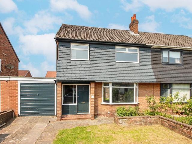 Cross Knowle View, Davyhulme. 3 bed semi detached house to rent £1,500 pcm £346 pw