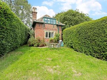 Cross Lane, Marlborough SN8, 2 bed detached house to rent, £1,450 pcm | PrimeLocation