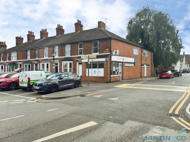 Cross Lane, Faversham, Kent ME13, 1 bed flat to rent, £900 pcm | PrimeLocation