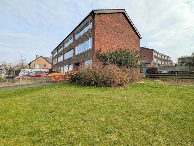 Cross Lane, Stockport 3 bed semi detached house to rent £1,300 pcm £300 pw