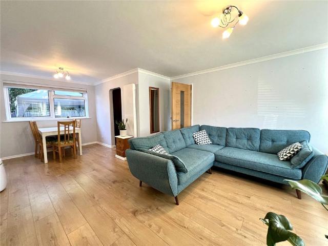 Cross Lanes, Guildford, Surrey, GU1 1SU