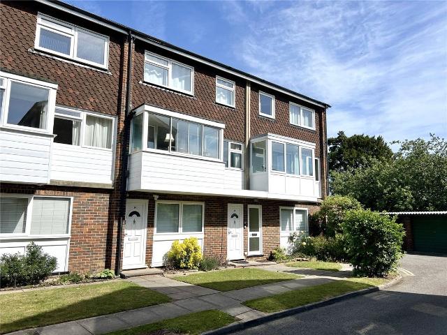Cross Lanes, Guildford, Surrey GU1, 2 bed flat to rent, £1,800 pcm | PrimeLocation