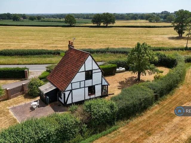 Cross Oak Lane, Redhill, RH1 3 bed detached house to rent £2,200 pcm £508 pw