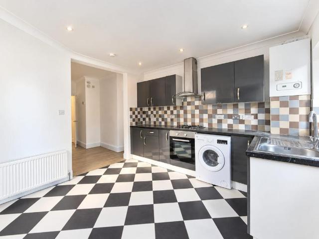 Cross Road, Croydon 2 bed apartment to rent £1,800 pcm £415 pw