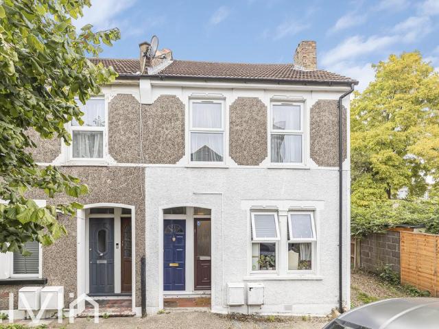Cross Road, Croydon CR0 2 bed maisonette to rent £1,700 pcm £392 pw