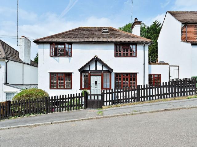 Cross Road, Watford WD19, 4 bed detached house to rent, £3,000 pcm | PrimeLocation