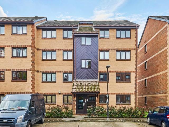 Cross Road, Wimbledon SW19, 2 bed flat to rent, £2,000 pcm | PrimeLocation