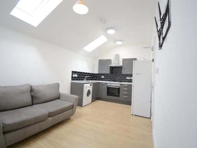 Cross Street, 1 bed apartment to rent £725 pcm £167 pw