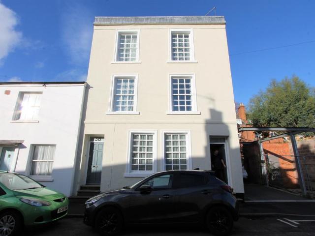Cross Street, Leamington Spa, CV32 1 bed duplex to rent £1,150 pcm £265 pw