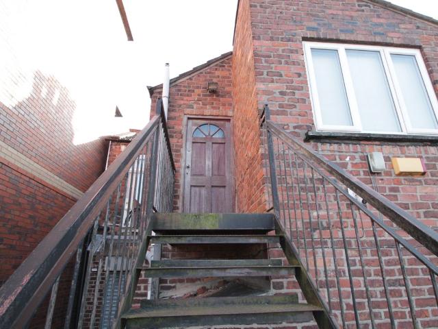 Cross Street, Sale M33, 2 bed flat to rent, £900 pcm | PrimeLocation