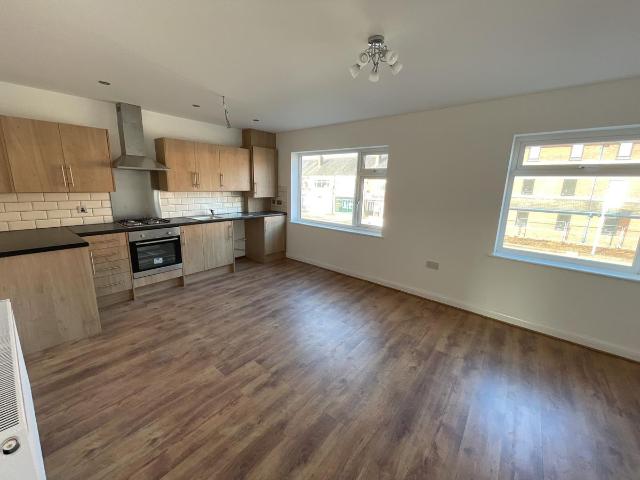 Cross Street, Sale M33, 2 bed flat to rent, £1,450 pcm | PrimeLocation