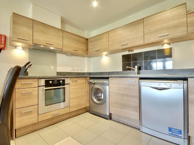 Cross Street, Portsmouth PO1, 2 bed flat to rent, £1,400 pcm | PrimeLocation