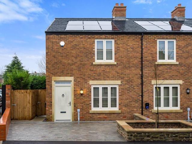 Cross Street, Wigan WN6 3 bed mews to rent £1,250 pcm £288 pw