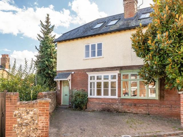 Cross Street Winchester SO23 3 bed semi detached house to rent £2,500 pcm £577 pw