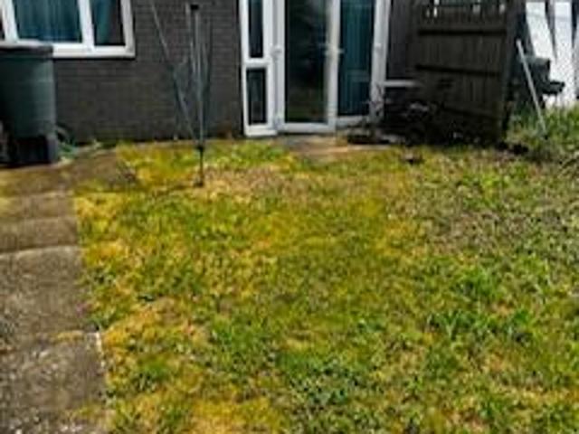 Crossness Road, Barking, Essex, IG11 Studio to rent £1,300 pcm £300 pw