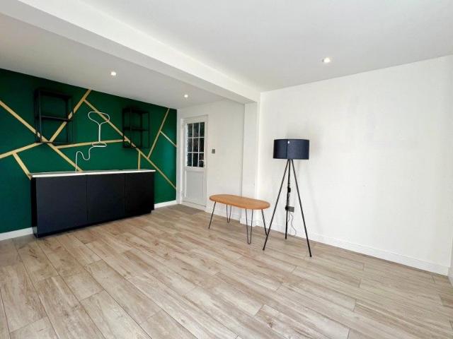 Crossacres, Woking, Surrey, GU22