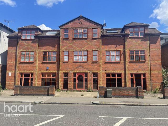 Crossbrook Street, WALTHAM CROSS 2 bed apartment to rent £1,850 pcm £427 pw