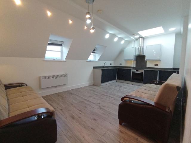 Crossbrook Street, Cheshunt, Waltham Cross EN8, 1 bed flat to rent, £1,450 pcm | PrimeLocation