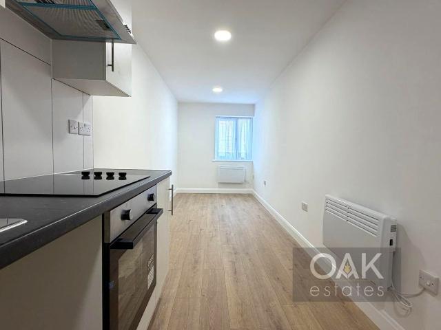 Crossbrook Street, Cheshunt, Waltham Cross EN8, 3 bed maisonette to rent, £1,800 pcm | PrimeLocation