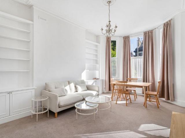 Crossfield Road, Swiss Cottage. 2 bed flat to rent £4,250 pcm £981 pw