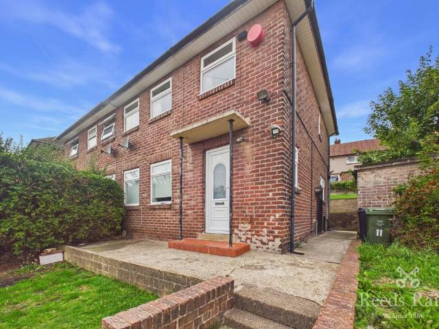 Crossfields, West Yorkshire HD5 3 bed semi detached house to rent £895 pcm £207 pw