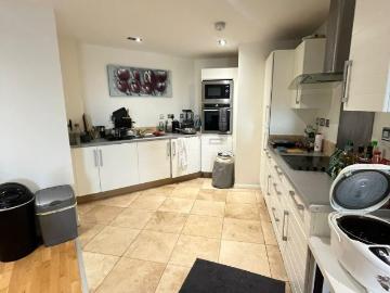 Crossharbour, Canary Wharf, South. 2 bed apartment to rent £2,600 pcm £600 pw
