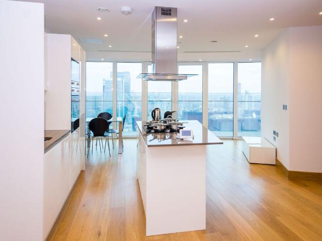 Crossharbour Plaza, London E14, 1 bed flat to rent, £2,427 pcm | PrimeLocation
