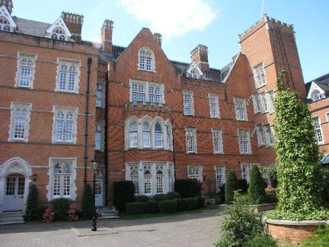 Crossland House, Holloway Drive. 5 bed terraced house to rent £4,950 pcm £1,142 pw