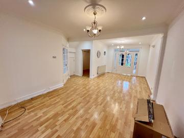 Crosslands Avenue,Southall,UB2