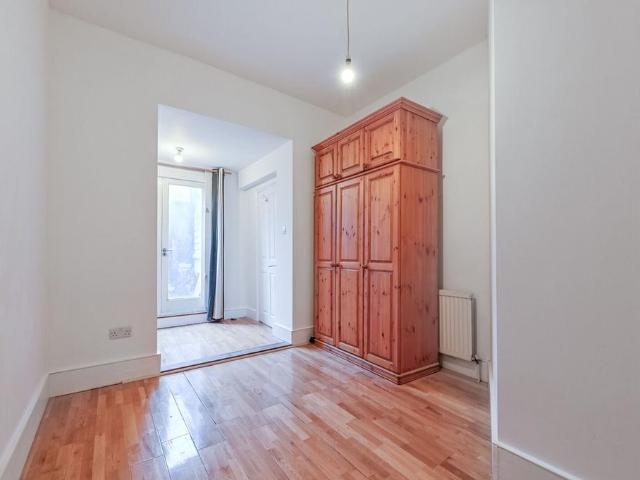 Crossley Street, Barnsbury, London, N7 1 bed flat £2,450 pcm £565 pw