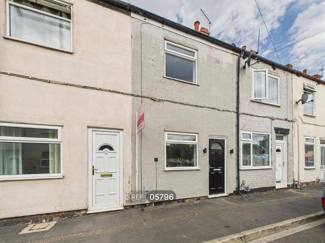 Crossley Street, Featherstone, West. 2 bed terraced house to rent £800 pcm £185 pw