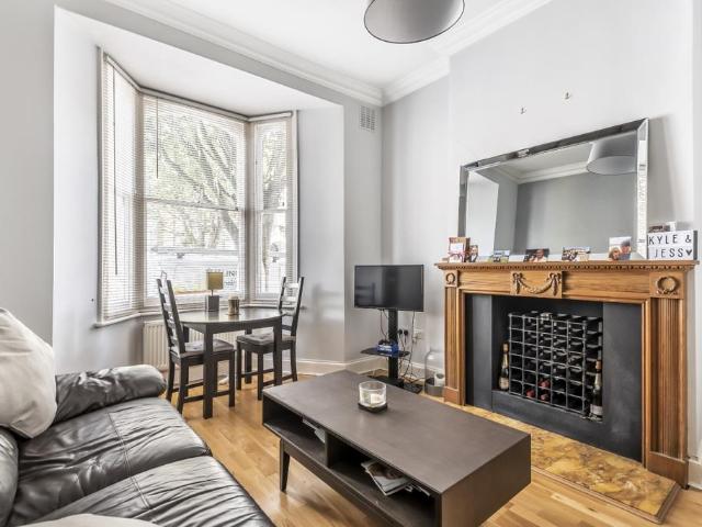 Crossley Street, London, N7 1 bed flat to rent £2,600 pcm £600 pw