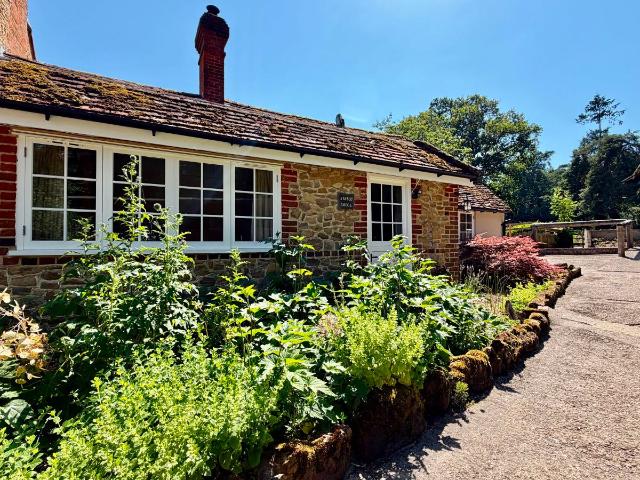 Crosswater Lane, Churt GU10, 1 bed cottage to rent, £1,100 pcm | PrimeLocation