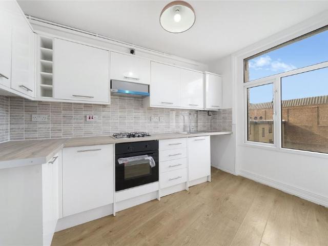 Crossway, Hackney, N16 4 bed maisonette to rent £4,200 pcm £969 pw