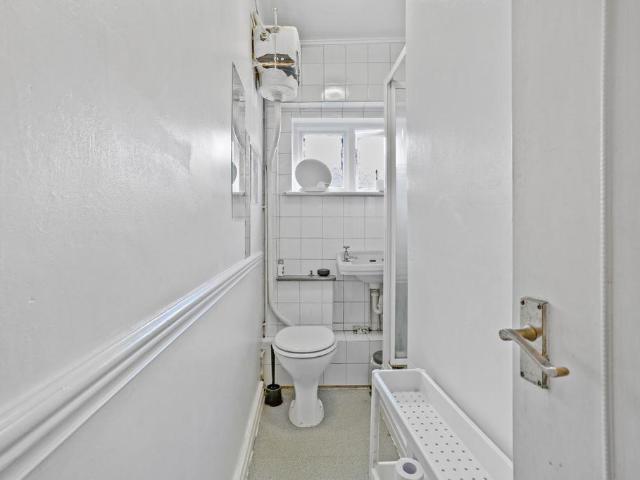 Crossway, London, N16 1 bed flat to rent £1,900 pcm £438 pw