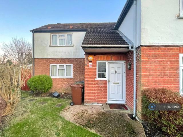 Crossway, Pinner, HA5 4 bed semi detached house to rent £3,200 pcm £738 pw
