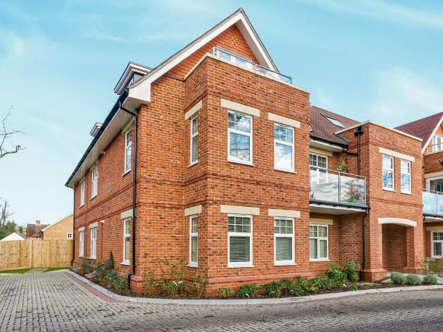 Crossways, St. Marks Road, Binfield RG42, 2 bed flat to rent, £1,600 pcm | PrimeLocation