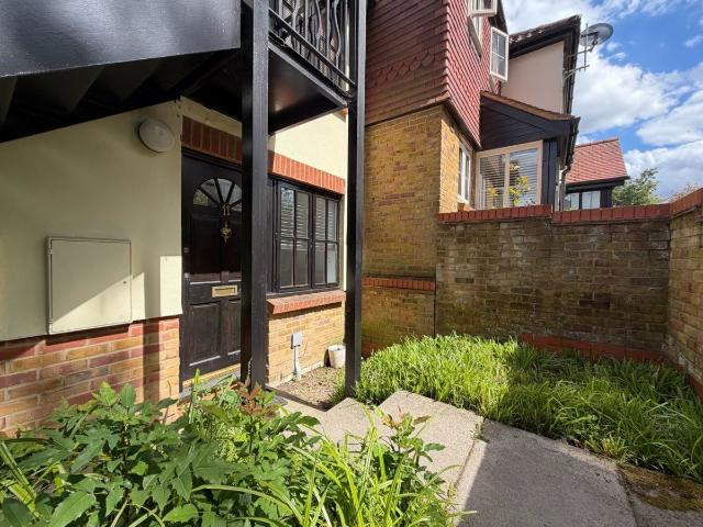 Cravells Road, Harpenden AL5, Studio to rent, £1,100 pcm | PrimeLocation