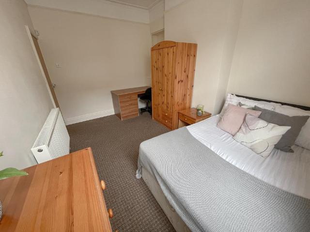Crawford Avenue, Liverpool, L18 1EA, United Kingdom | 3 bed townhouse for rent #139401904 | Rentberry