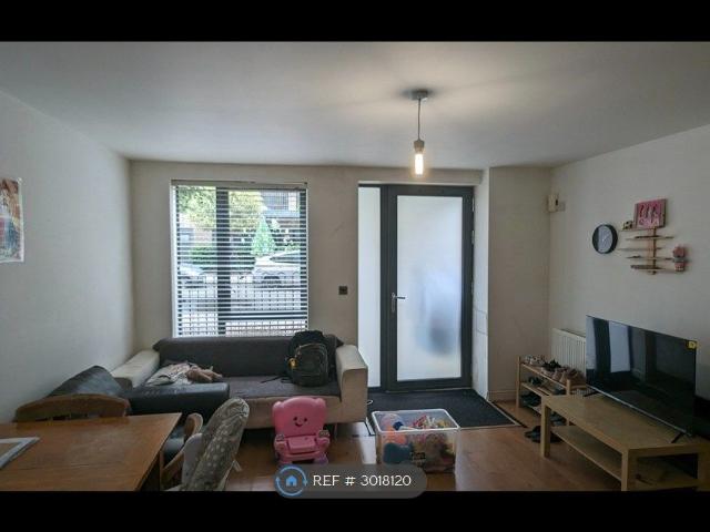 Crawford Court, London NW9, 1 bed flat to rent, £1,700 pcm | PrimeLocation