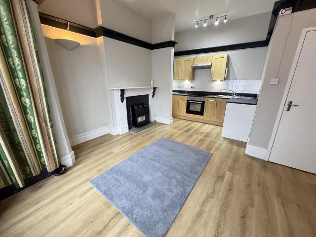 Crawford Road, Wolverhampton WV3 1 bed apartment to rent £695 pcm £160 pw