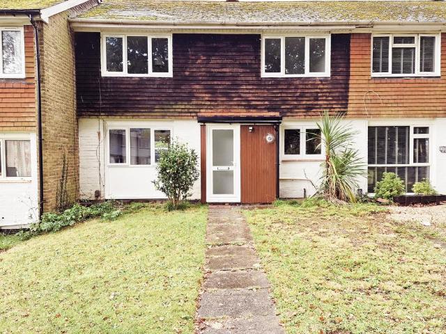 Crawley RH11 3 bed terraced house to rent £1,675 pcm £387 pw